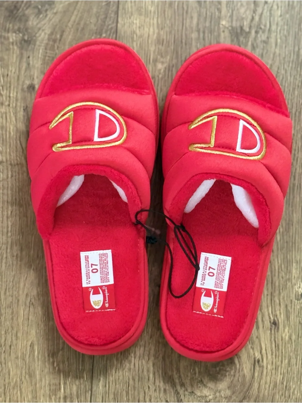 Champion Scarlet Red Plush Cozy Slide Slippers Logo Cushioned NWT Youth 7
